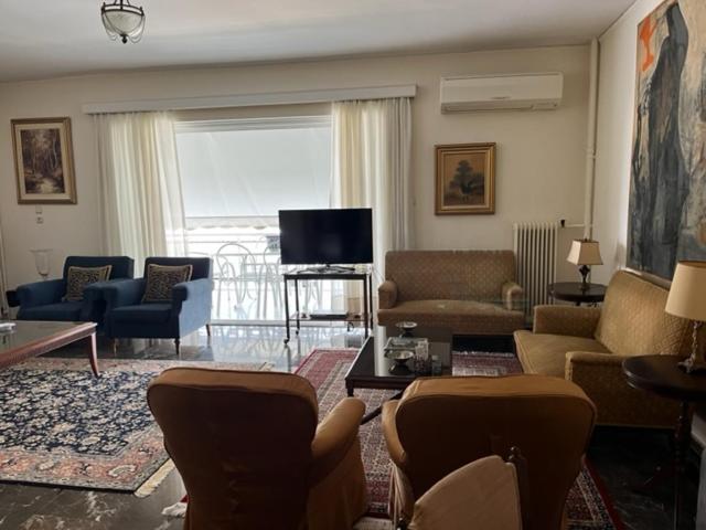 Spacious And Sunny Appartment In Cholargos 雅典 外观 照片