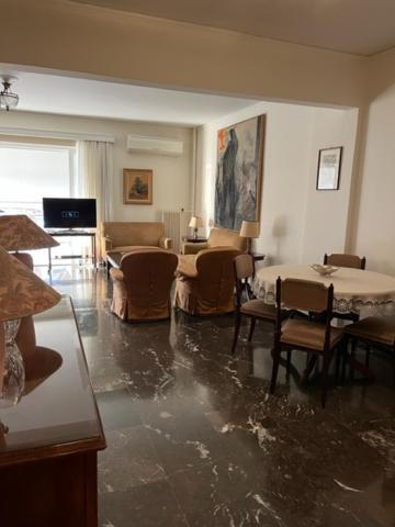 Spacious And Sunny Appartment In Cholargos 雅典 外观 照片