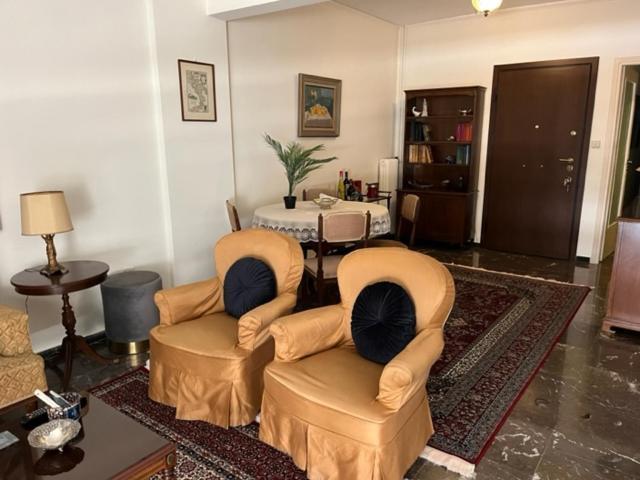 Spacious And Sunny Appartment In Cholargos 雅典 外观 照片
